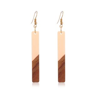 Boucle d’oreille en bois résine rose