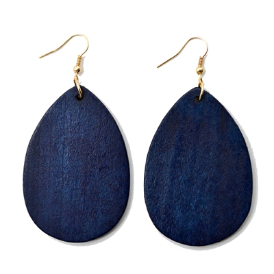 Boucles d’oreilles en bois bleu de forme ovale – Image 2