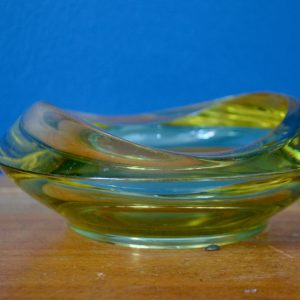 Coupe en cristal jaune