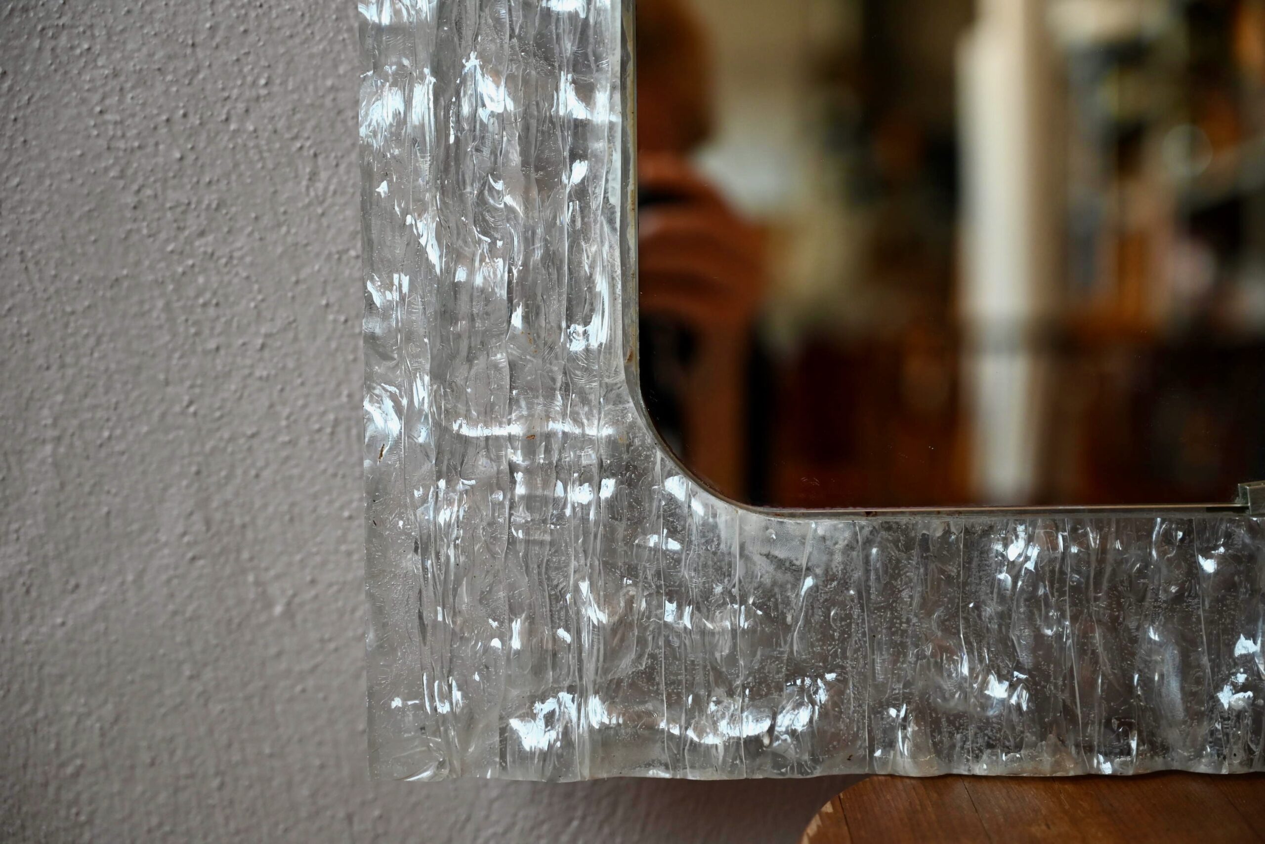 Grand miroir en lucite texturée – Image 3