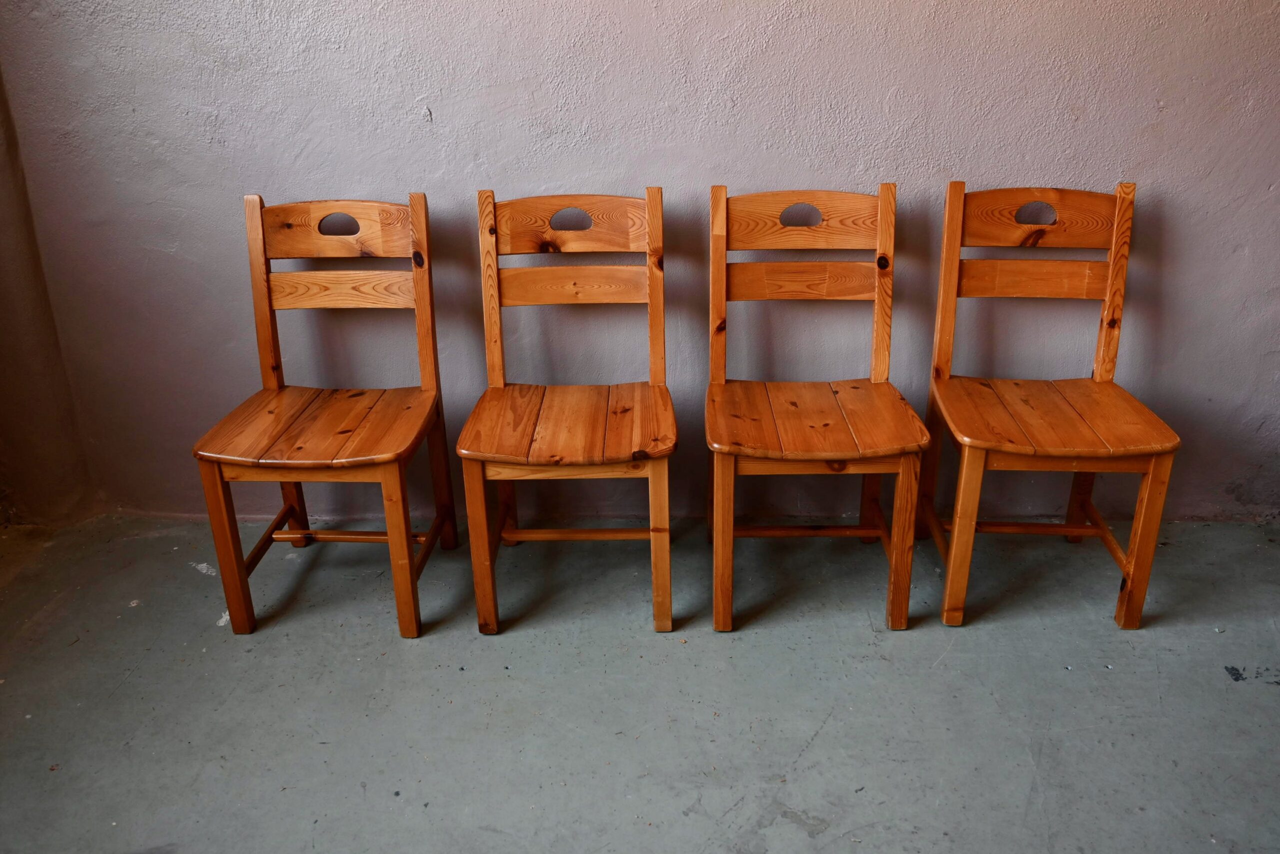 Série de 4 chaises en pin Gudrün – Image 4