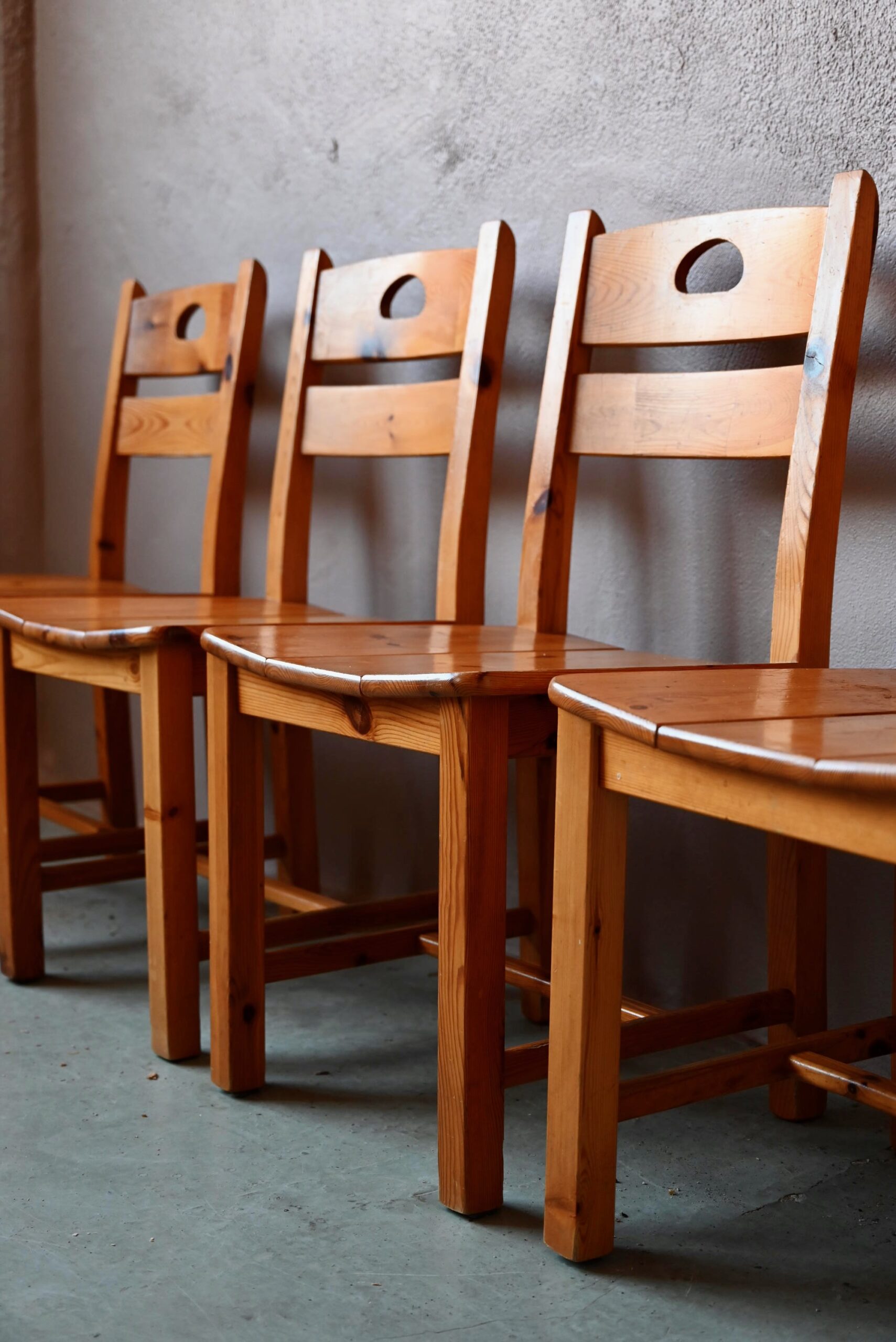Série de 4 chaises en pin Gudrün – Image 7