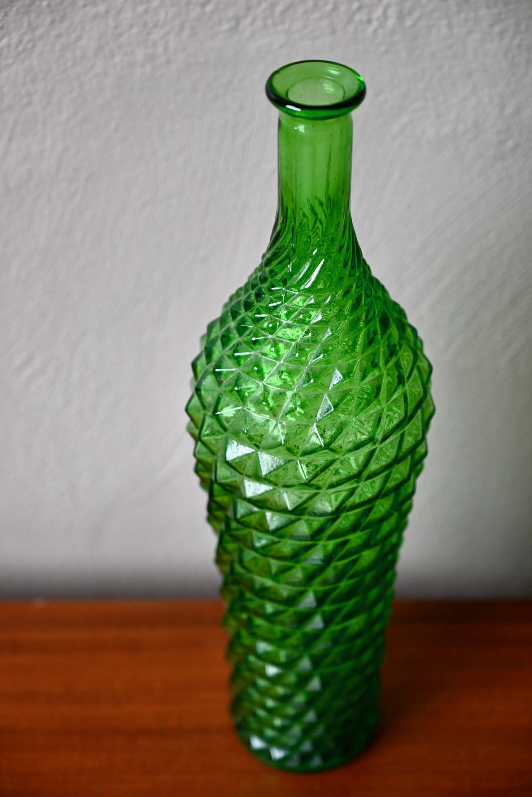 Bouteille verte à picots en verre d’Empoli – Image 3